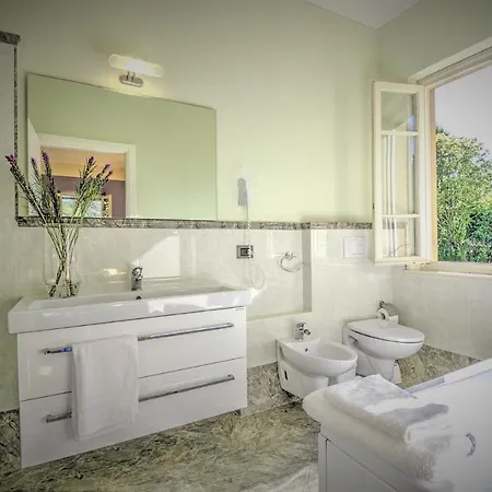 Lucca Cycling Holidays Il Tiglio SantʼAndrea di Compito